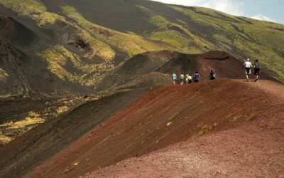 Vacanze sportive in Sicilia: trekking, immersioni, windsurf e le migliori esperienze all’aria aperta